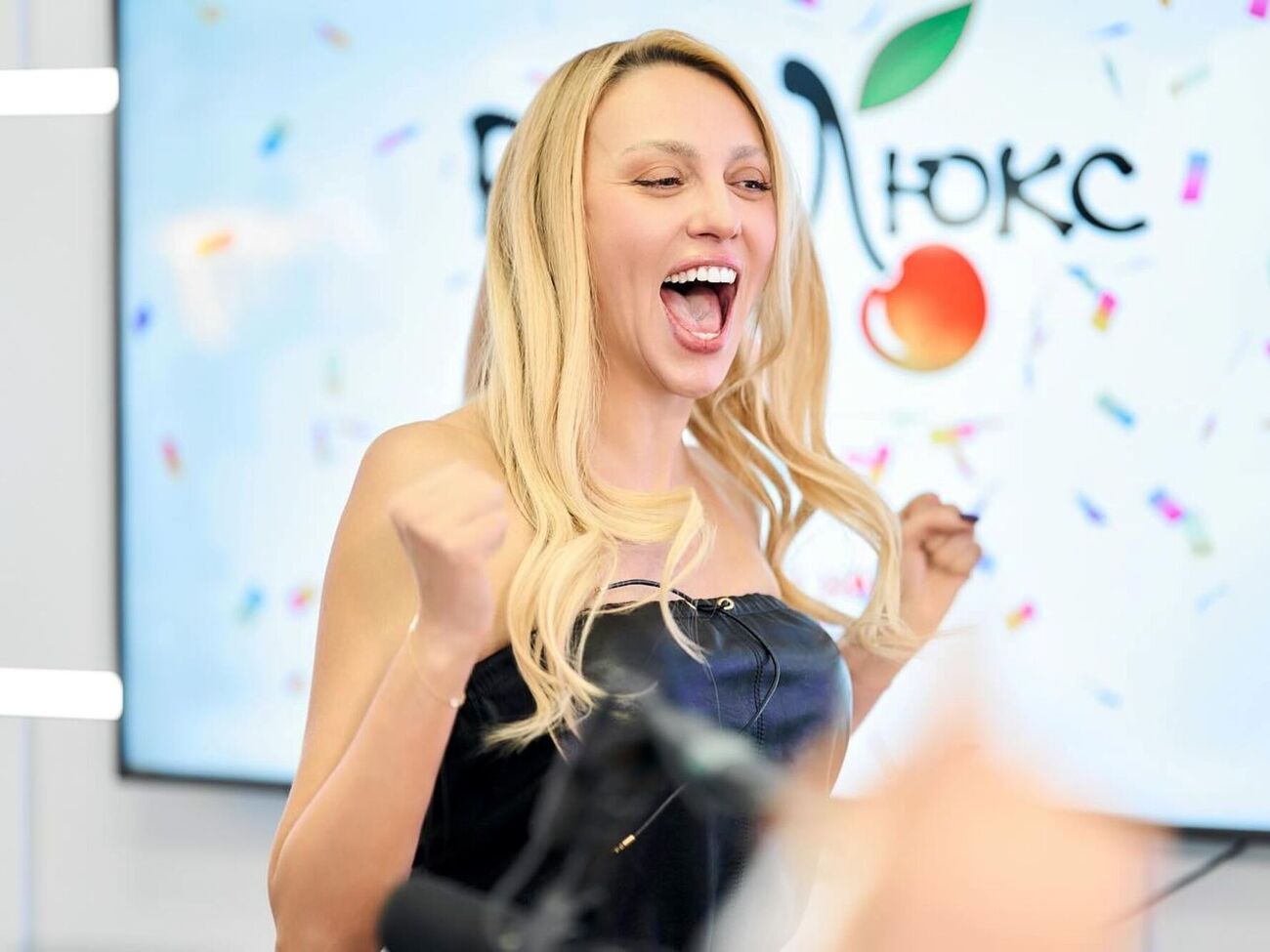 Полякова: Я, конечно, тронута таким щедрым и совершенно неожиданным подарком