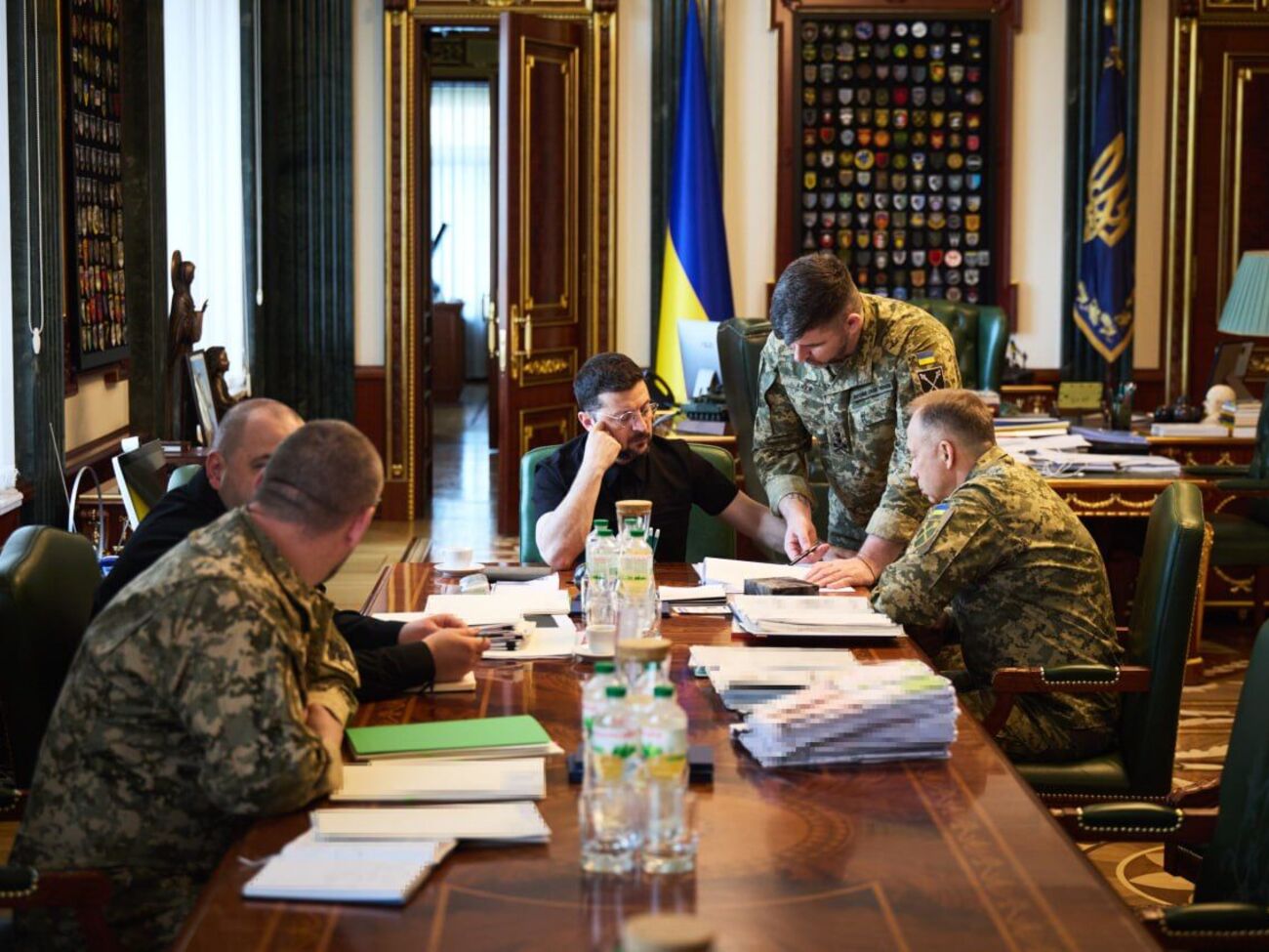 Зеленський провів нараду з військовими