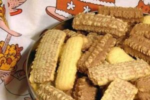 Чтобы сделать двухцветное печенье, добавьте шоколад в одну часть теста