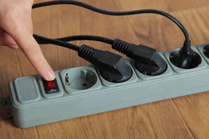 Для 35 тис. сімей у трьох областях відновили напругу, звітував ДТЕК