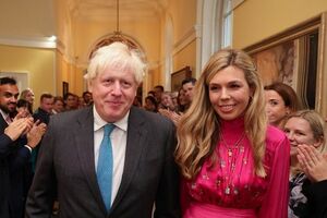 За четыре года брака у Джонсона и его жены родилось трое детей