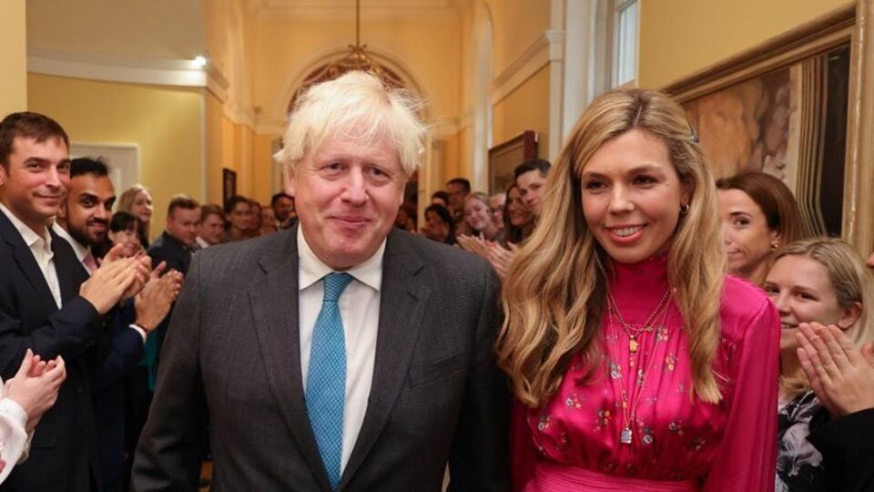 За четыре года брака у Джонсона и его жены родилось трое детей