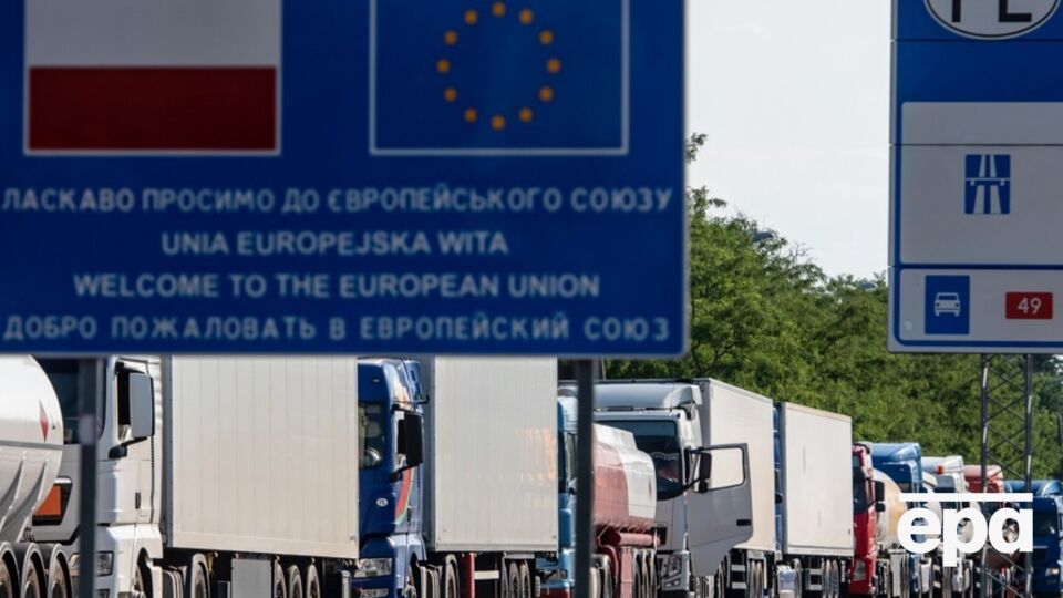 По данным расследователей, благодаря фейковой общественной организации с подписью ЛОВА из Украины за границу выехало восемь мужчин, семь из которых, вероятно, не вернулись