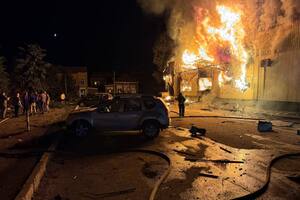 Донецькі канали повідомляють про пожежу після прильотів