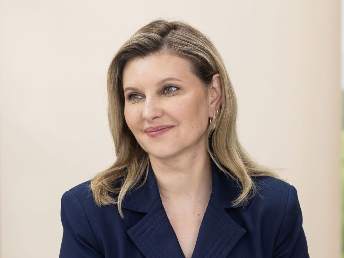 Зеленська: Досить легко допомогти один раз. Набагато важче допомагати "вдовгу", не питаючи, скільки ще це робити