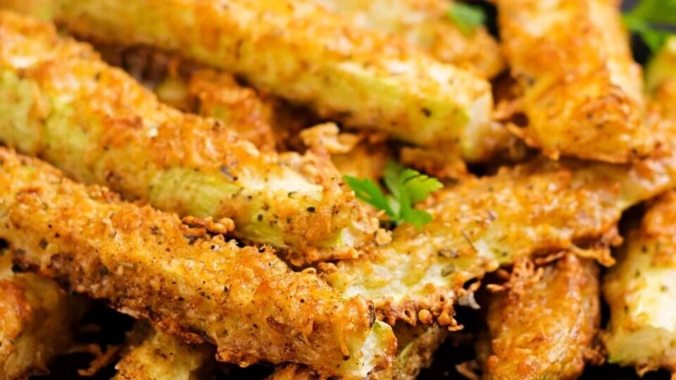 Запечь кабачки можете в аэрогриле или духовке