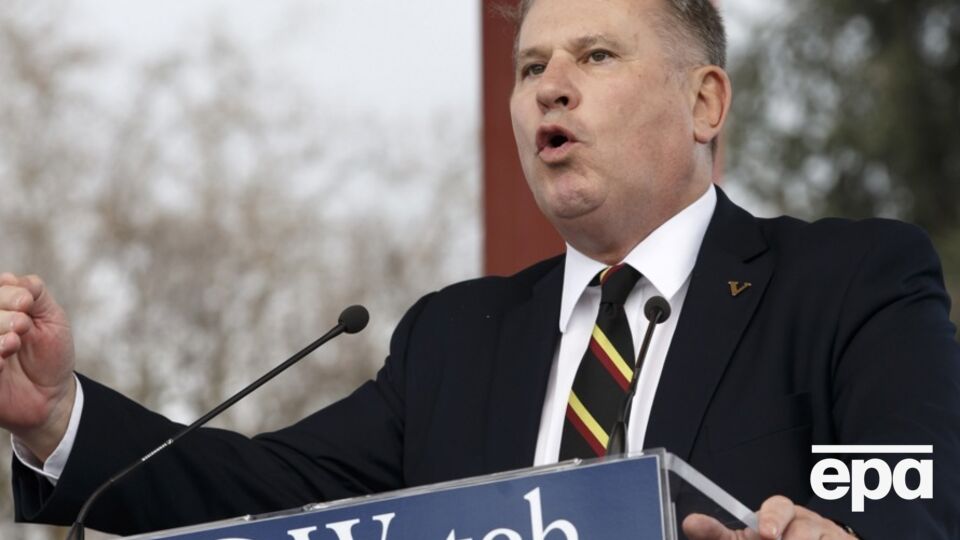 Кэмп предполагает, что Путин может прибегнуть к использованию тактического ядерного оружия, рассчитывая, что это продемонстрирует его "непобедимость" и заставит Украину капитулировать