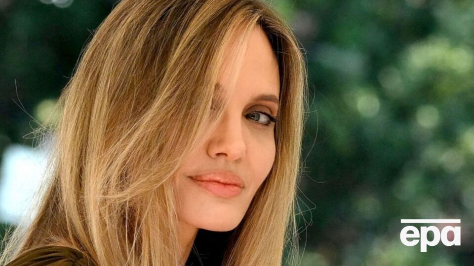 Джоли – обладательница премии "Оскар", трех премий "Золотой глобус" и двух премий Гильдии киноактеров США