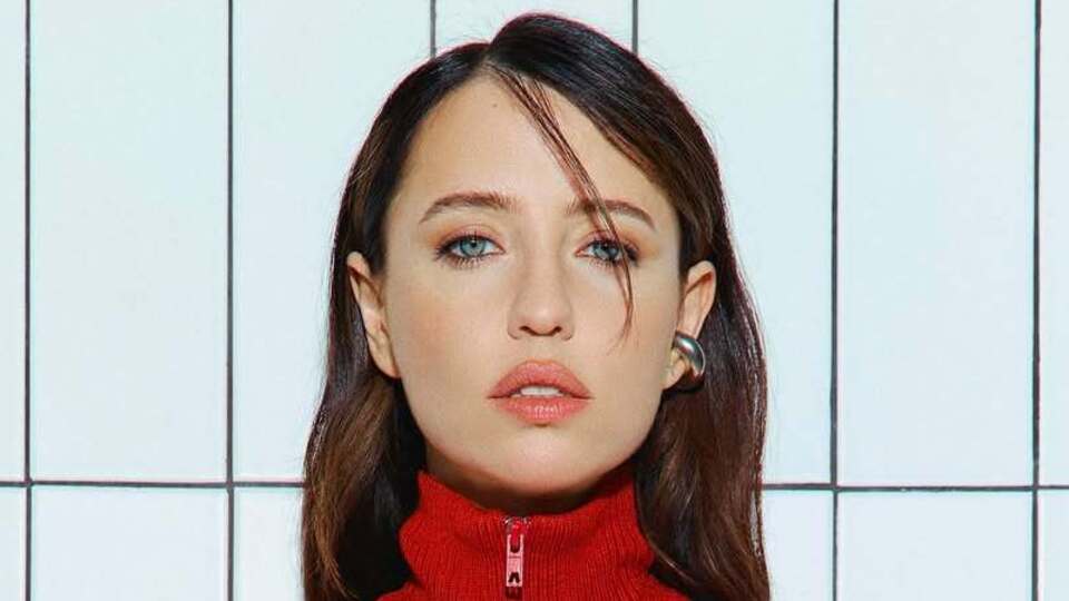 Дорофеева родилась в 1990 году в Симферополе