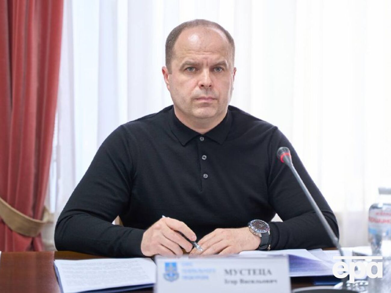 В декларации Мустецы и его семьи таких сумм нет