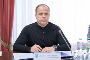 В декларации Мустецы и его семьи таких сумм нет