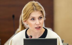 К получению имущества причастны бывшие муж и помощник чиновницы, считает СМИ