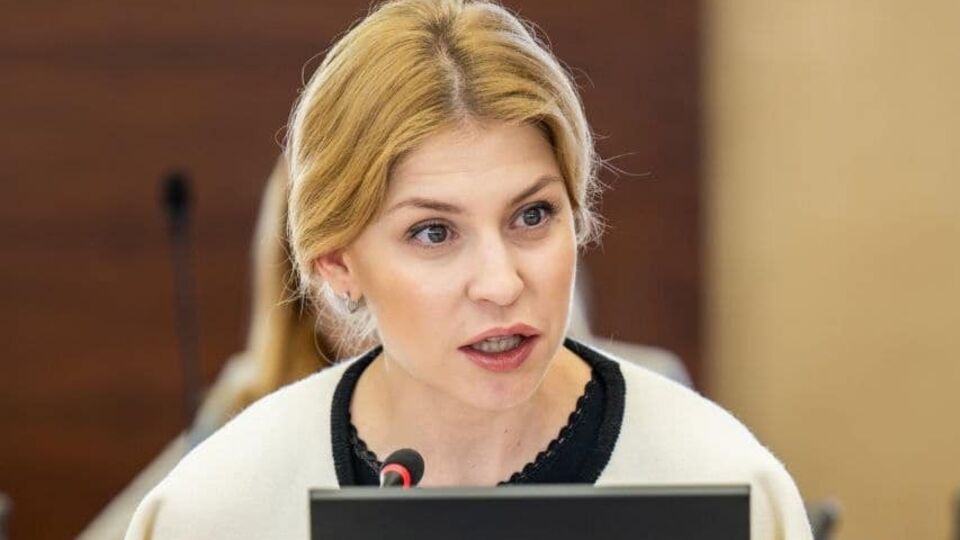 К получению имущества причастны бывшие муж и помощник чиновницы, считает СМИ