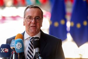 За словами міністра, Берлін не може дати Києву більше, ніж чверть своїх систем, але може спробувати взяти їх у інших країн