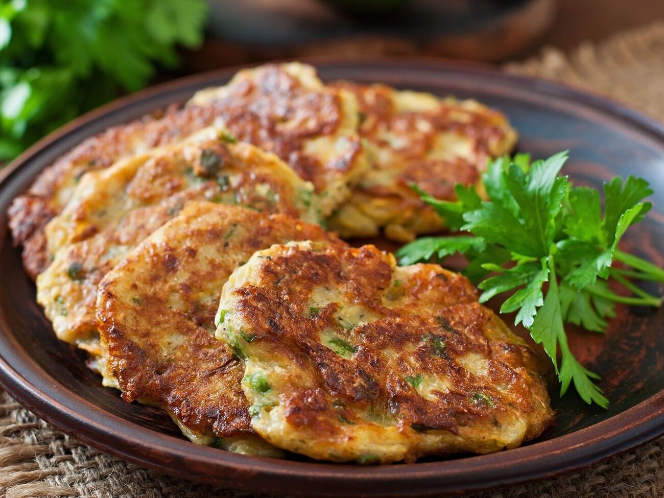 Для блюда вам понадобится два куриных филе