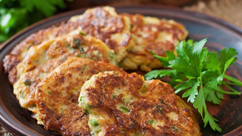 Для блюда вам понадобится два куриных филе