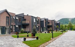 Комплекс состоит из 13 многоквартирных домов, построенных по современной технологии быстрого строительства