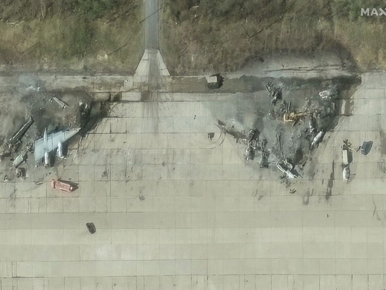 Появились новые подробные спутниковые снимки уничтоженных российских самолетов. Фоторепортаж