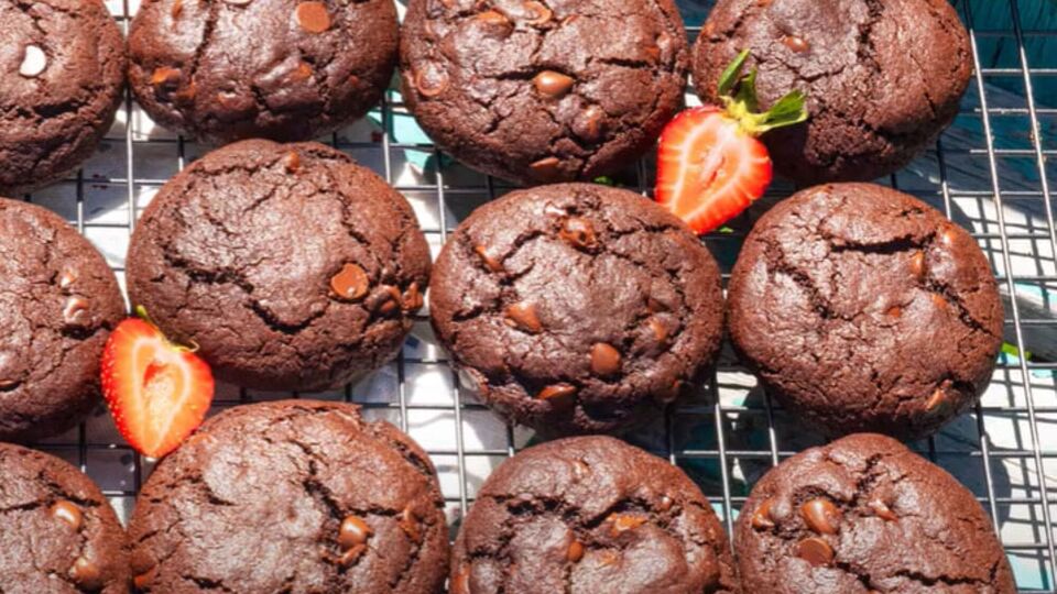 Выпекайте печенье в разогретой до +170...+180 °С духовке около 15 минут