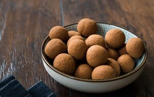 Десерт подают в виде шариков