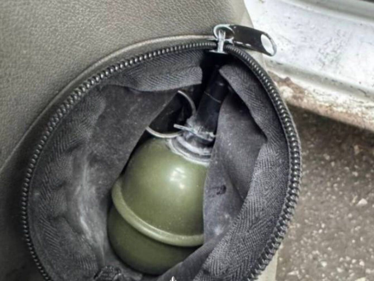 Опасаясь за свою жизнь, пострадавший позвонил жене, которая перевела на счет одного из нападавших 5 тыс. грн