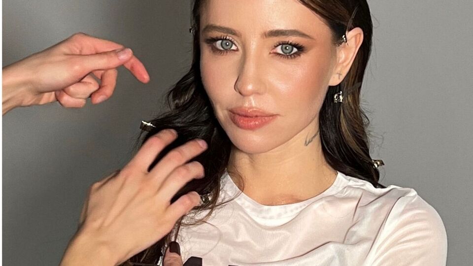 Дорофеева родилась в 1990 году в Симферополе