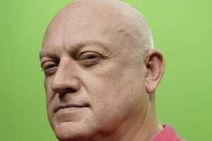 Карпунцов угрожал пистолетом в туалете, а теперь изображает борца за правду в Facebook