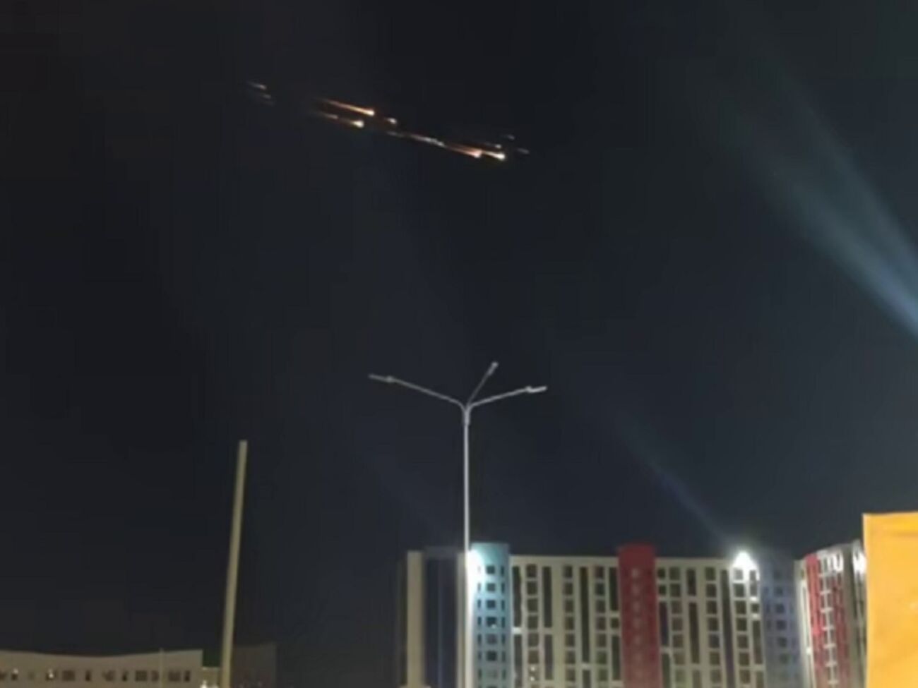 Паблики распространяют разные видео с летящими объектами