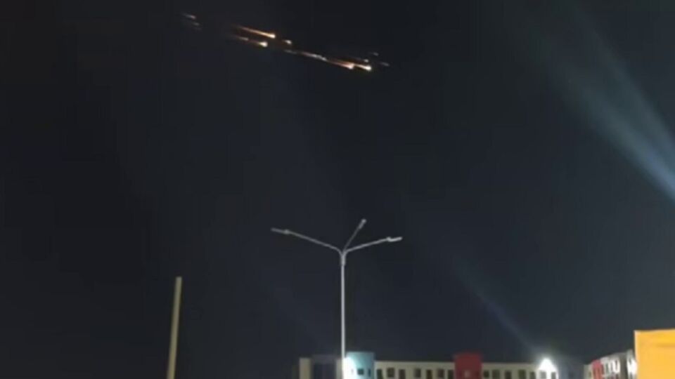 Паблики распространяют разные видео с летящими объектами