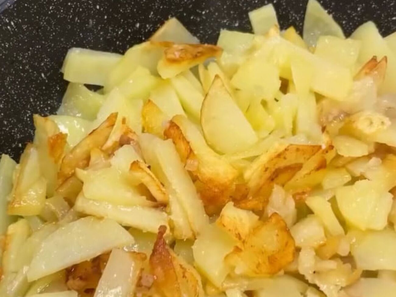 Солить картофель нужно в самом конце