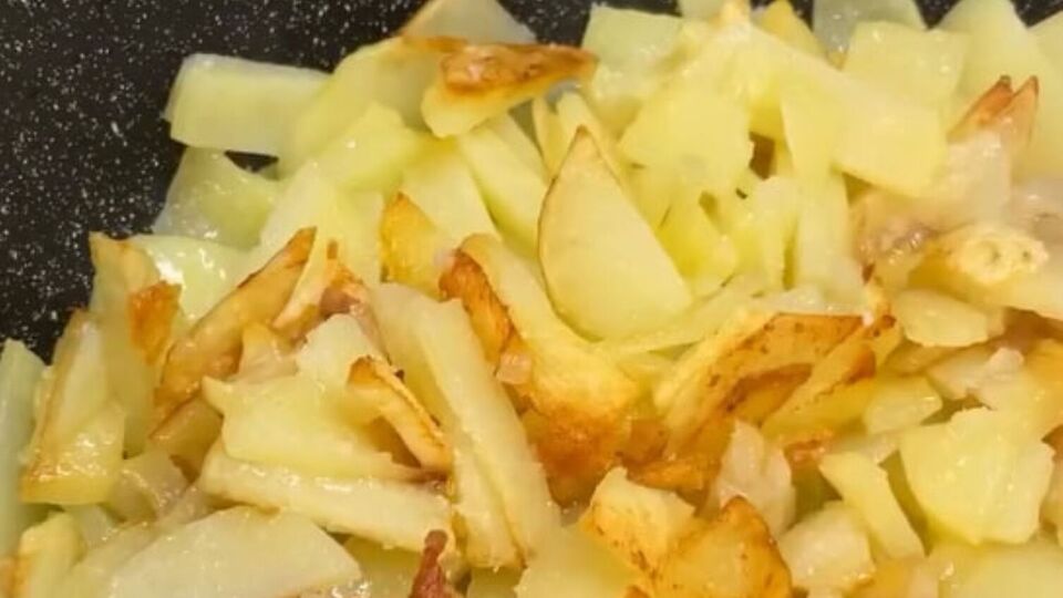 Солить картофель нужно в самом конце