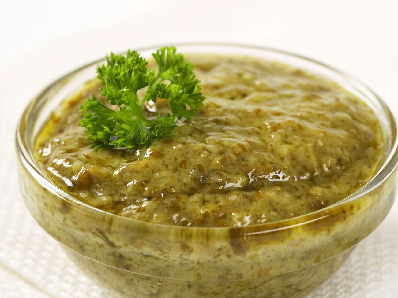 Ингредиенты соуса перебивают до однородности