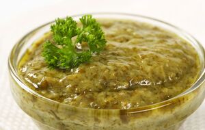 Ингредиенты соуса перебивают до однородности