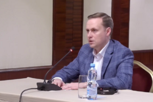"СтопКор" спрямував запити, чи повідомляв Скомаров про батька, який проживає на тимчасово окупованій території