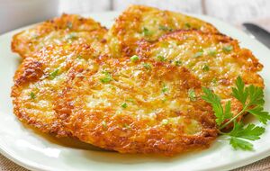 Деруни обсмажте на сковороді до готовності