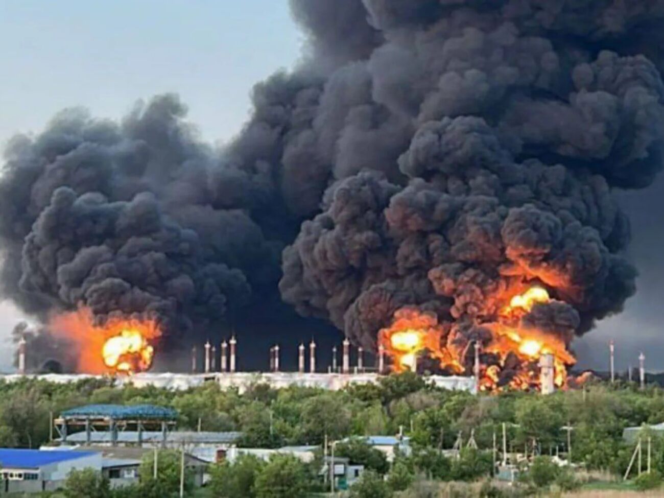 Поражен ряд авиационных и топливных объектов в РФ