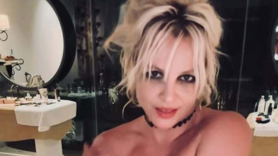 Спирс продемонстрировала фигуру перед камерой