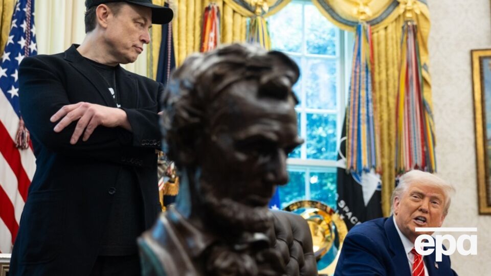 В то же время в Кремле заявили, что РФ якобы не собирается вмешиваться в перепалку Трампа с Маском