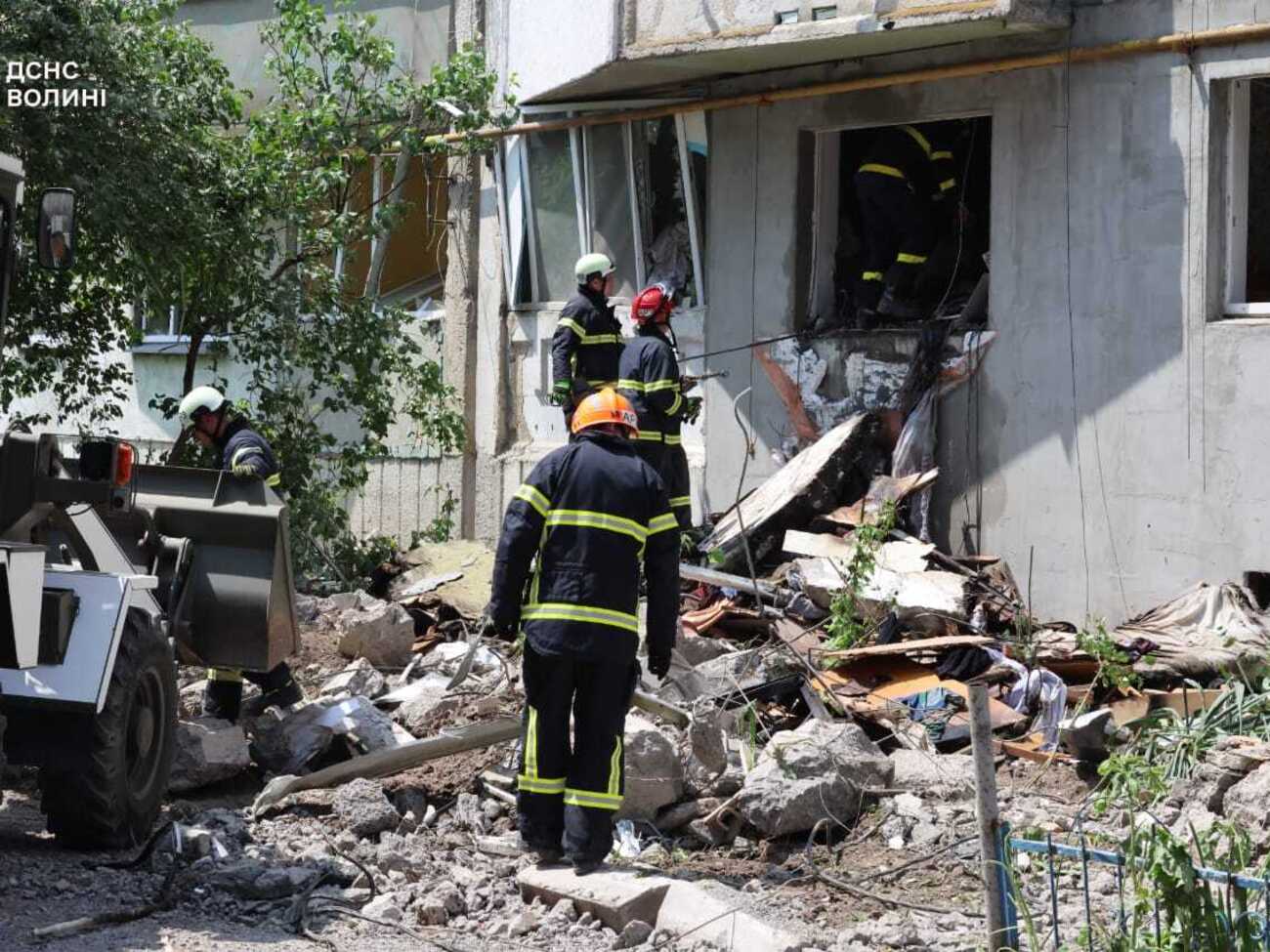 По данным ГСЧС, в результате российского обстрела в Луцке пострадали десятки человек