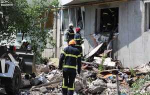 По данным ГСЧС, в результате российского обстрела в Луцке пострадали десятки человек