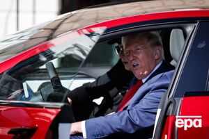 Електрокар, який Трамп придбав у березні, тижнями стоїть біля Білого дому, пише BBC