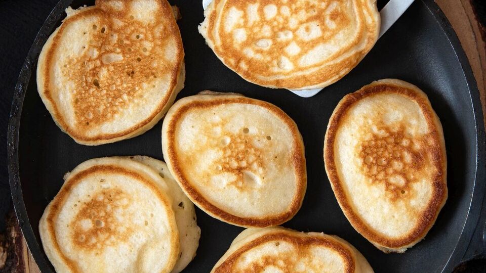 Соду нужно добавлять в тесто, когда оно уже вымешано