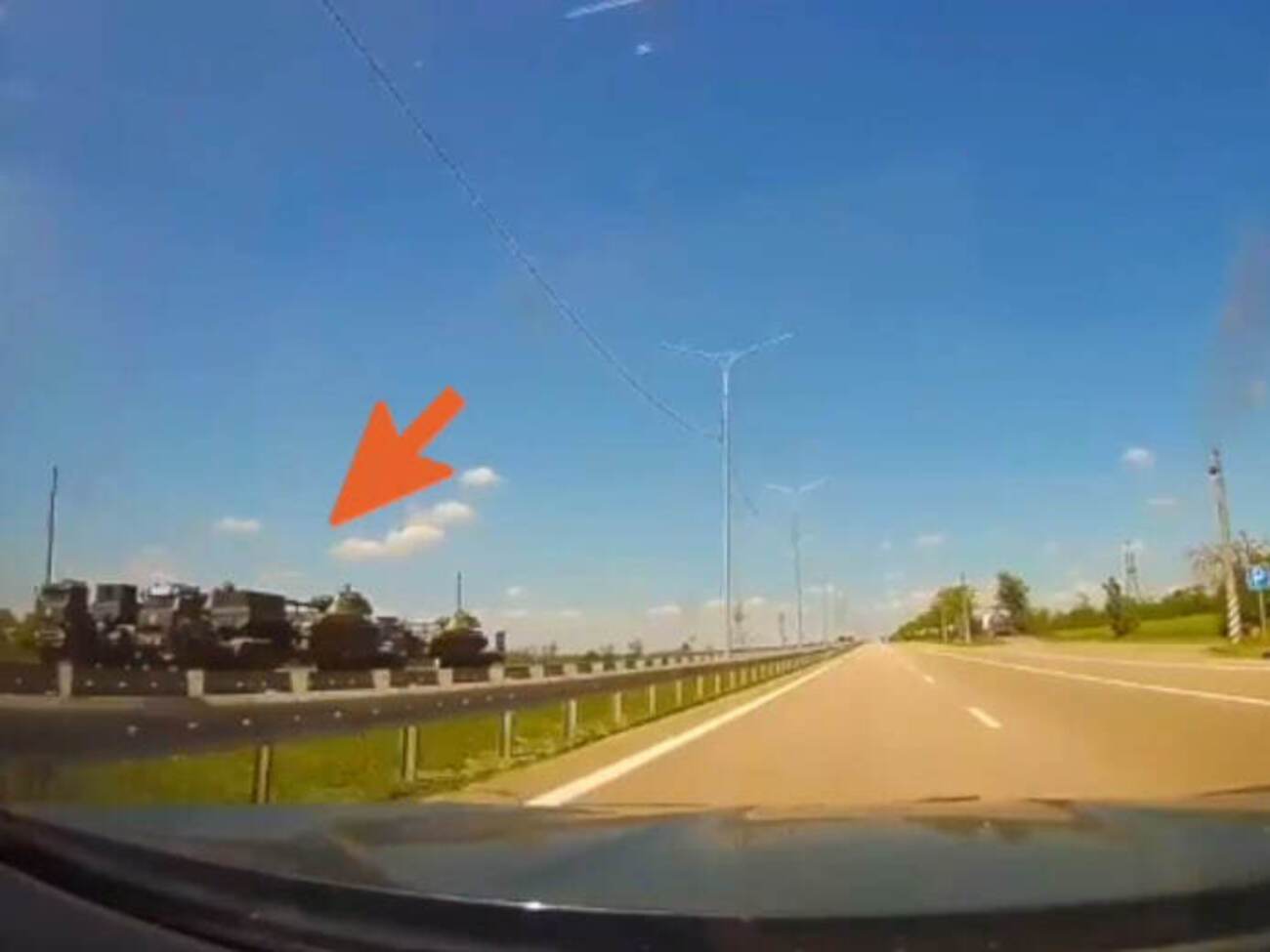 Андрющенко сообщил, что перебрасывание военной техники происходит в направлении Розовка – Пологи (Запорожская область)