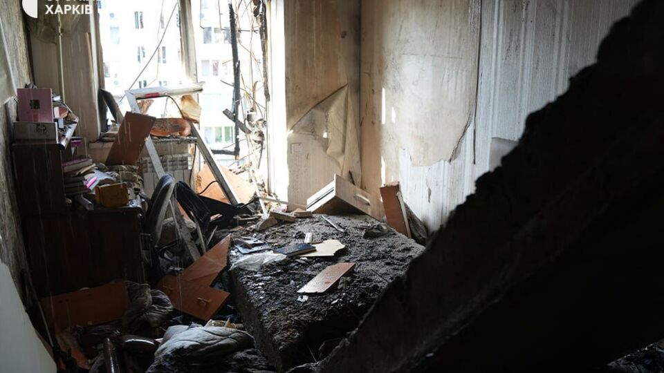 Жінку притиснуло плитою з поверху вище