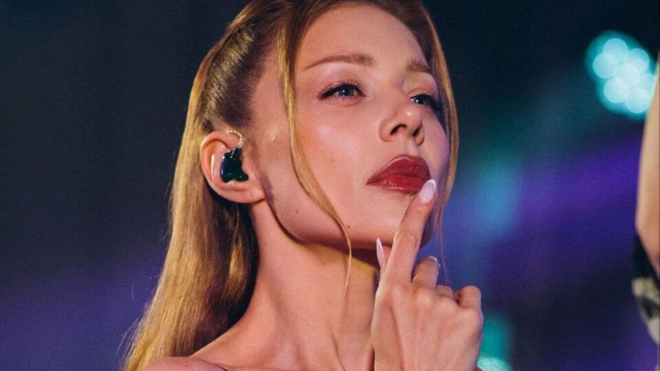 Сейчас певица при росте 168 см весит почти 52 кг