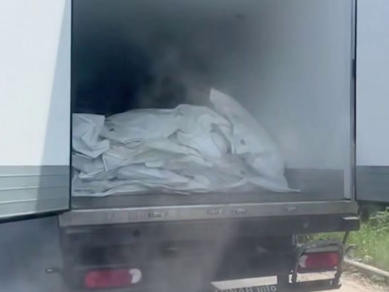 Росіяни поширили відео з рефрижераторами