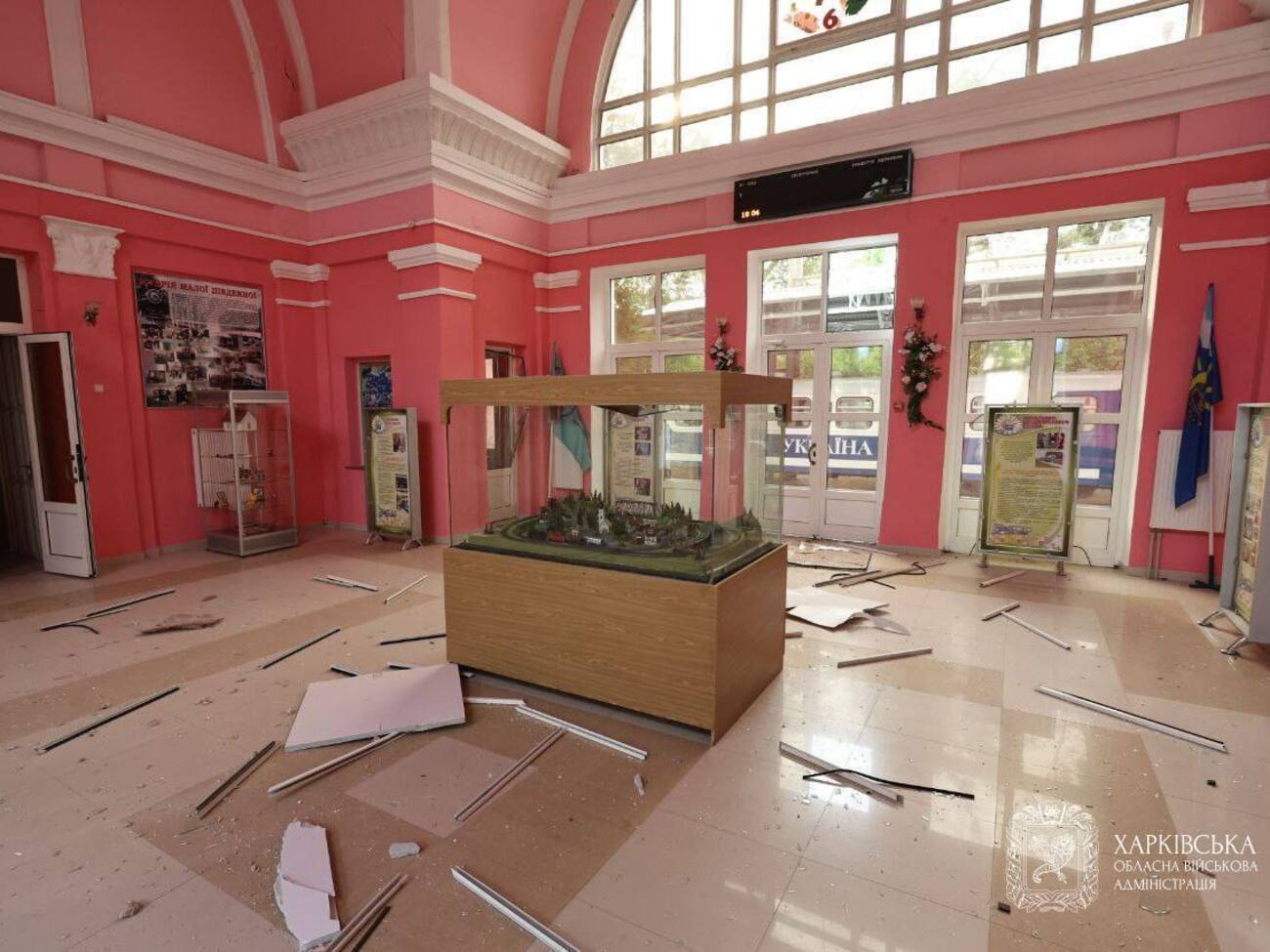 Обстрелы повредили помещение детской железной дороги