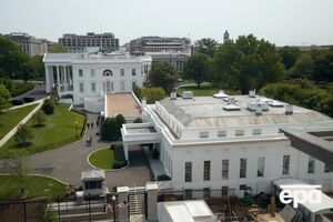 На одном из строений Белого дома установили спутниковый терминал