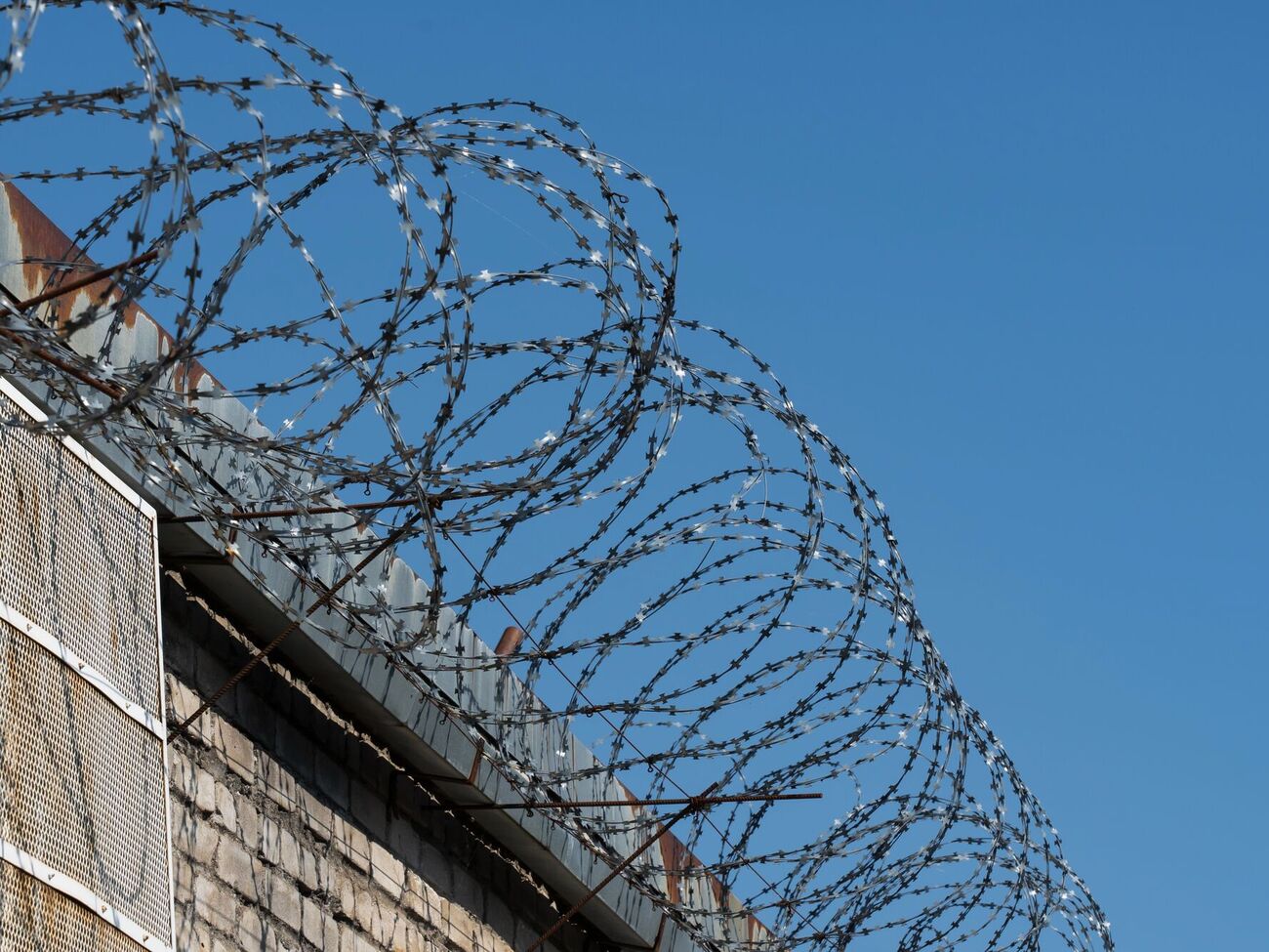 Правозахисники з'ясували, що росіяни влаштували "центри" для тримання полонених