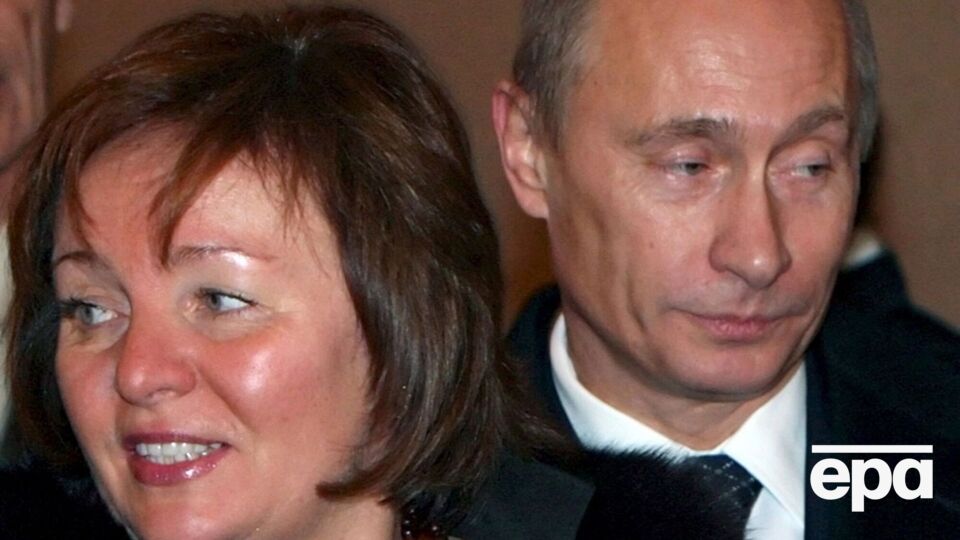 Супруга Путина рассказывала о том, что стоило тому "хлебнуть хотя бы рюмку водки", он превращался не просто в маньяка и садиста, а в "самого настоящего извращенца"